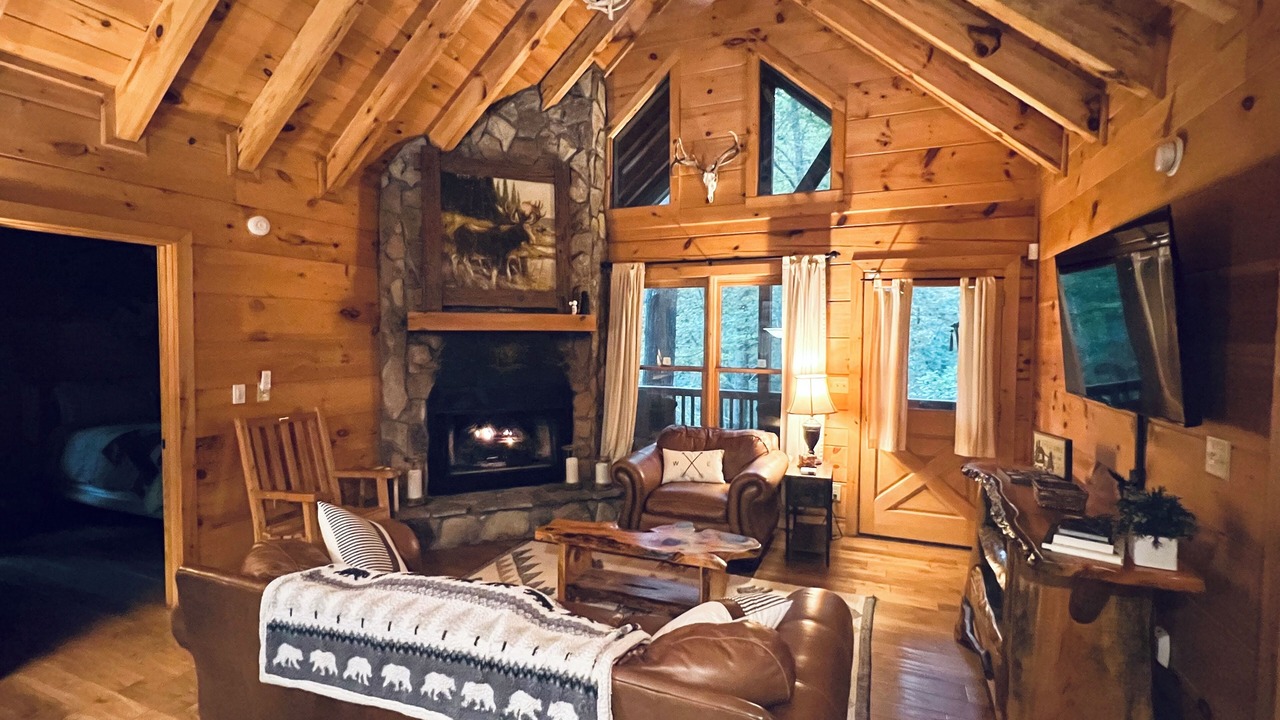 Photo of Livingroom in Cherry Log