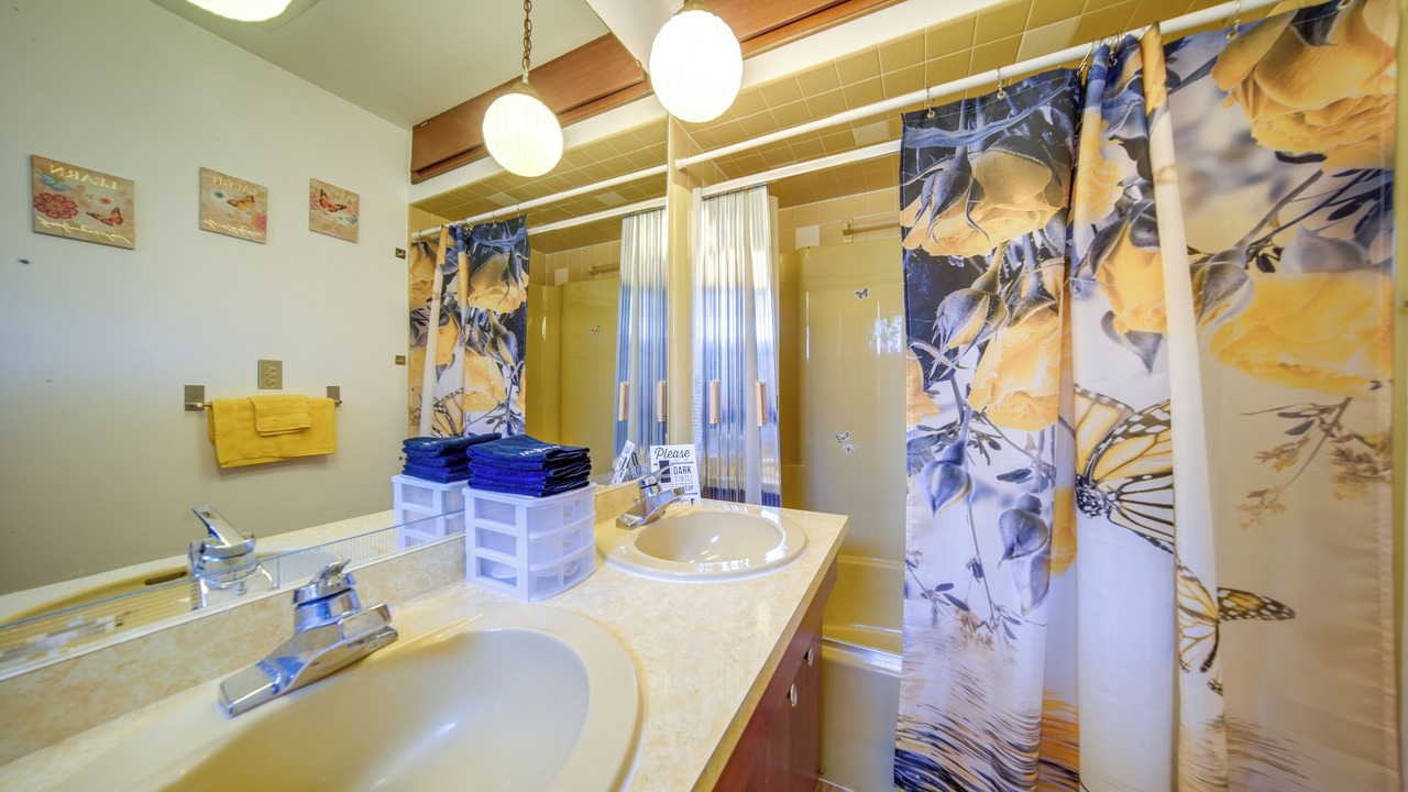 Photo of Bathroom in Conneaut