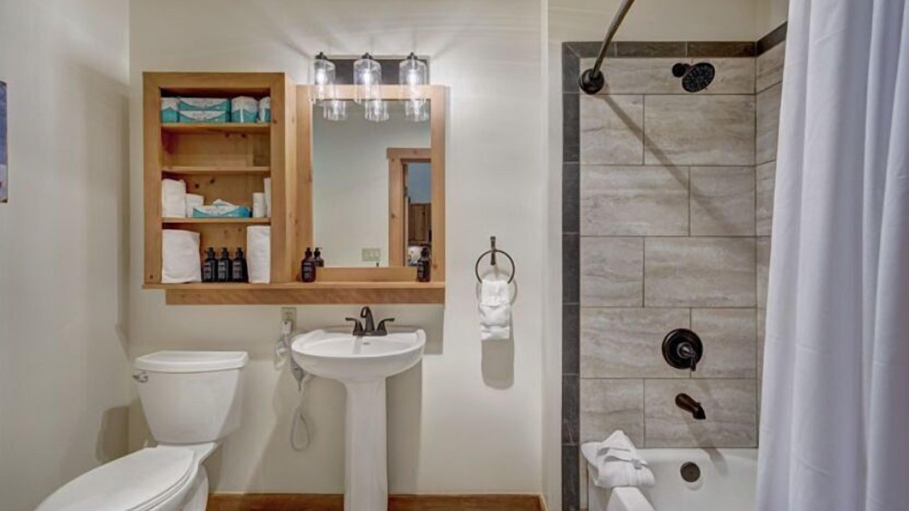 Photo of Bathroom in River Run