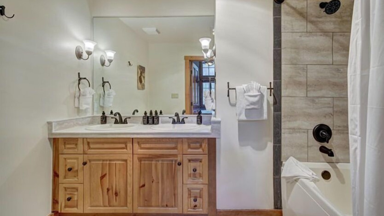 Photo of Bathroom in River Run