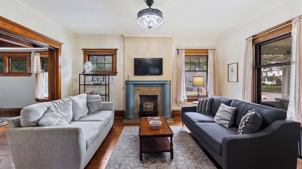 Photo of Livingroom in Downtown Toledo