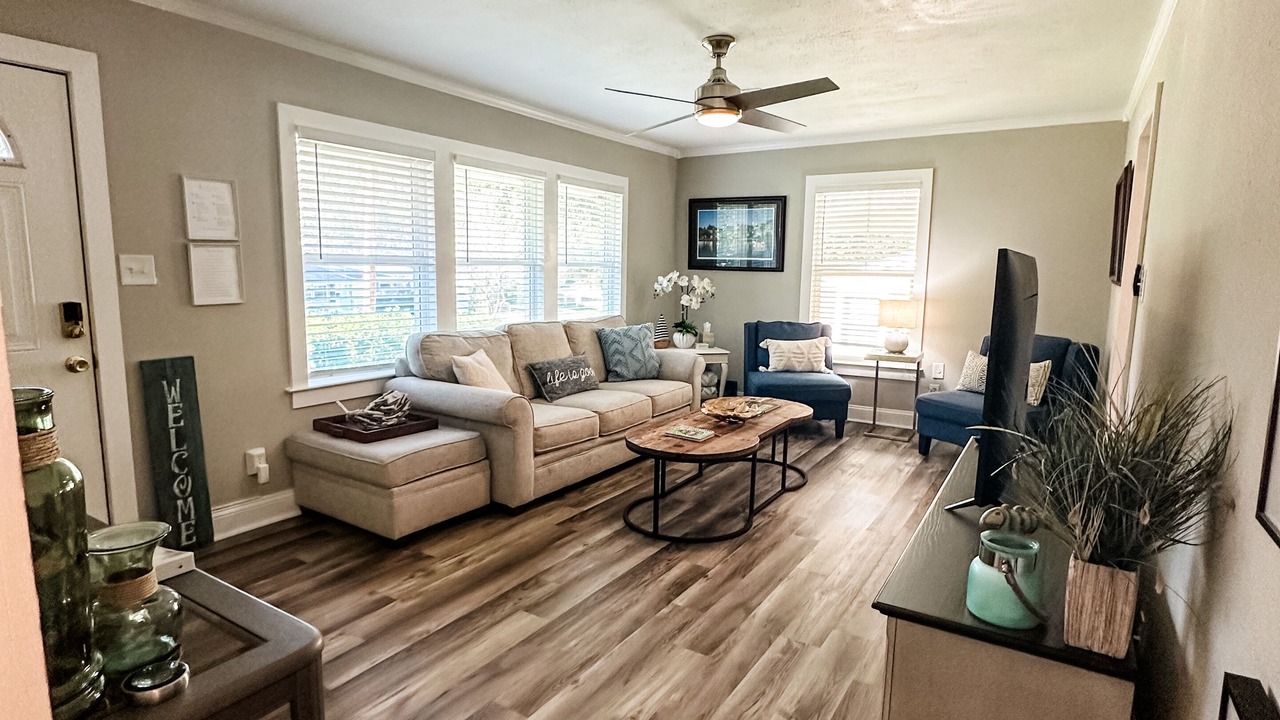 Photo of Livingroom in Hanahan