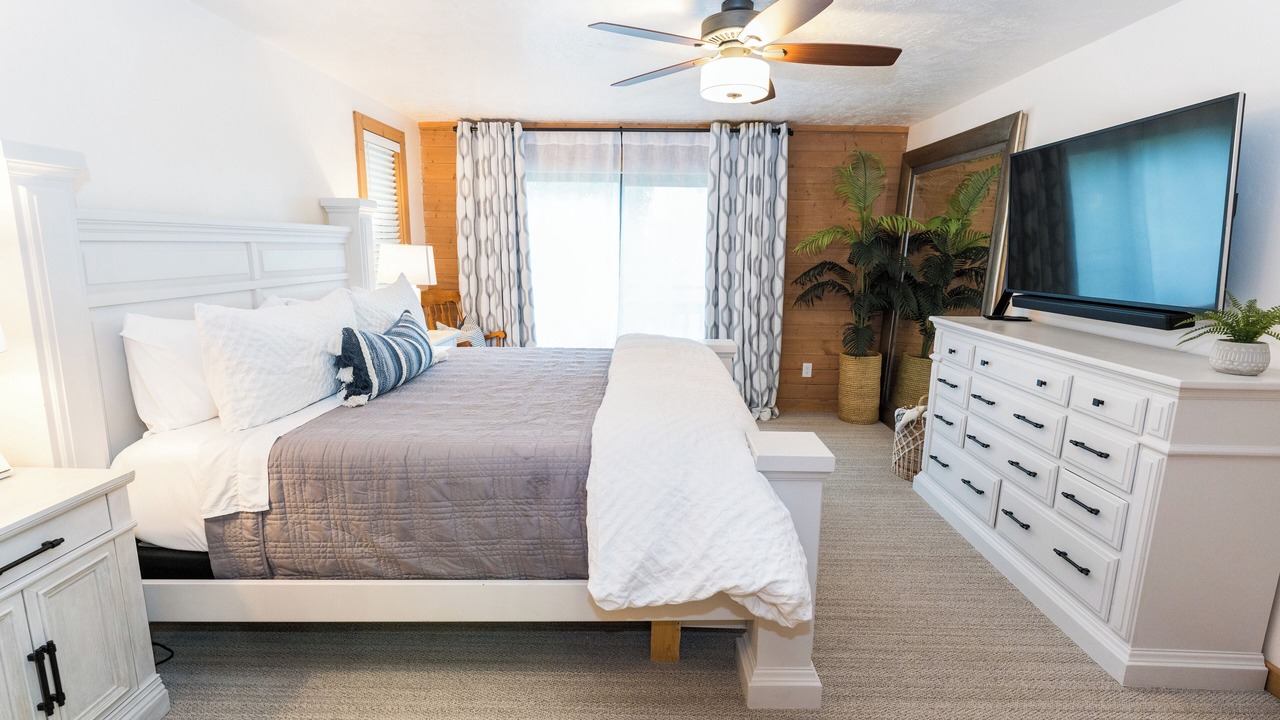 Photo of Bedroom in Midway