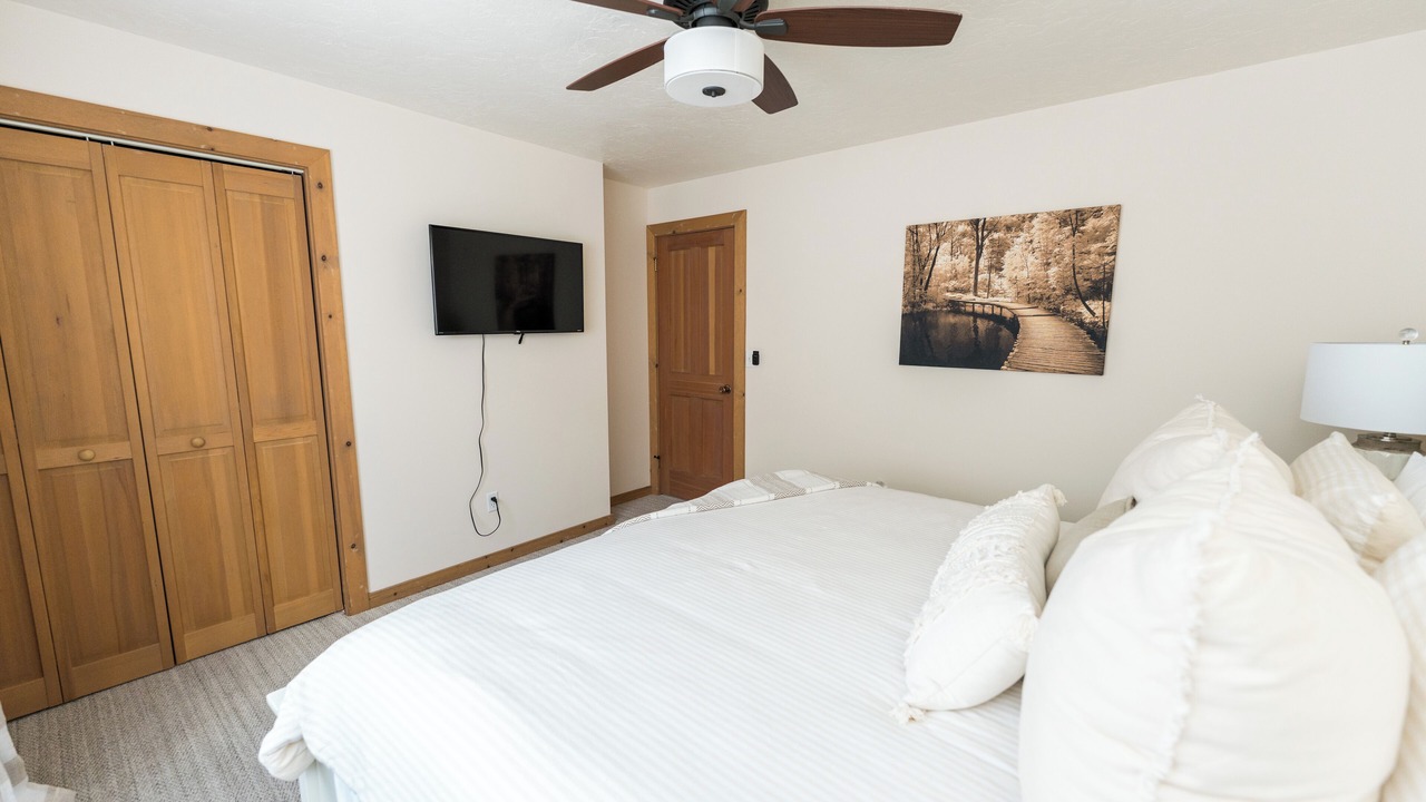 Photo of Bedroom in Midway