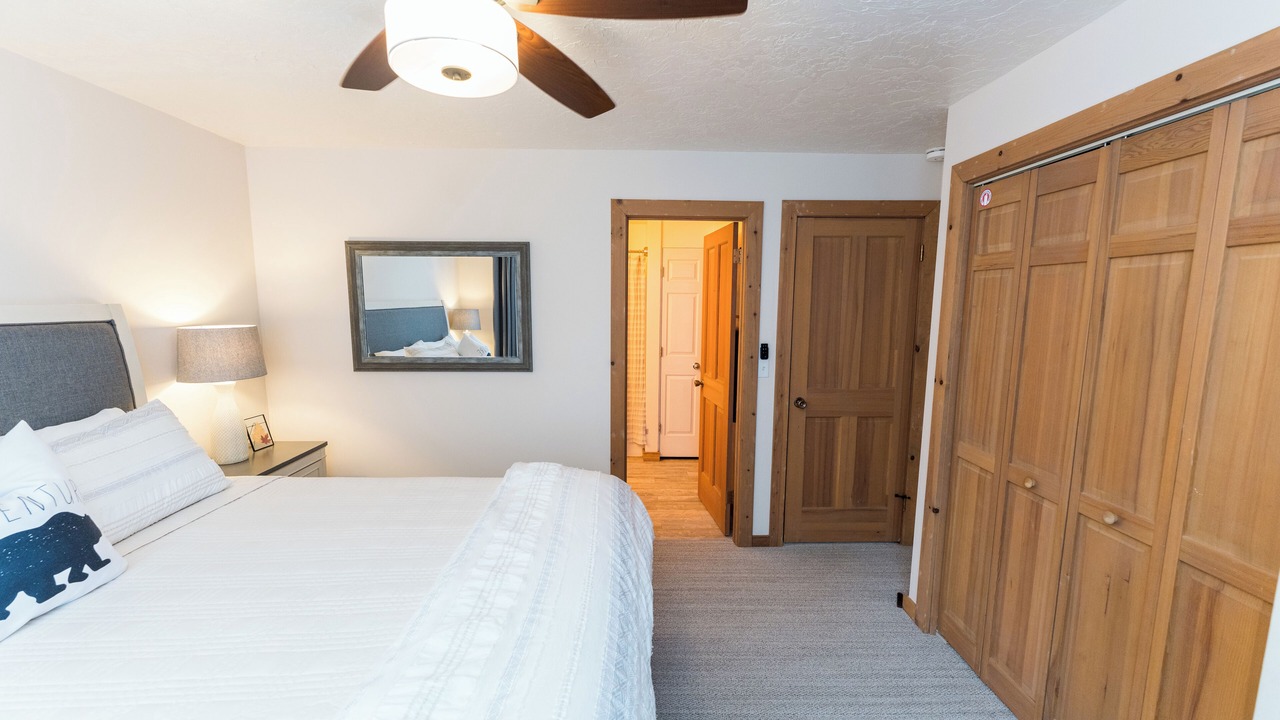 Photo of Bedroom in Midway