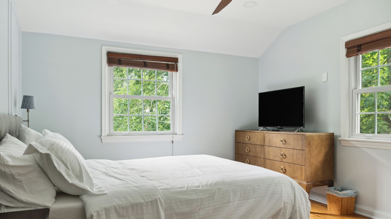 Photo of Bedroom in Lake Barcroft