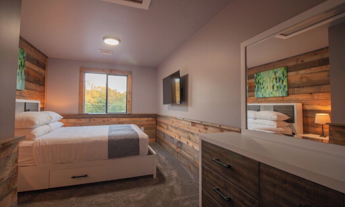 Photo of Bedroom in Beach Lake