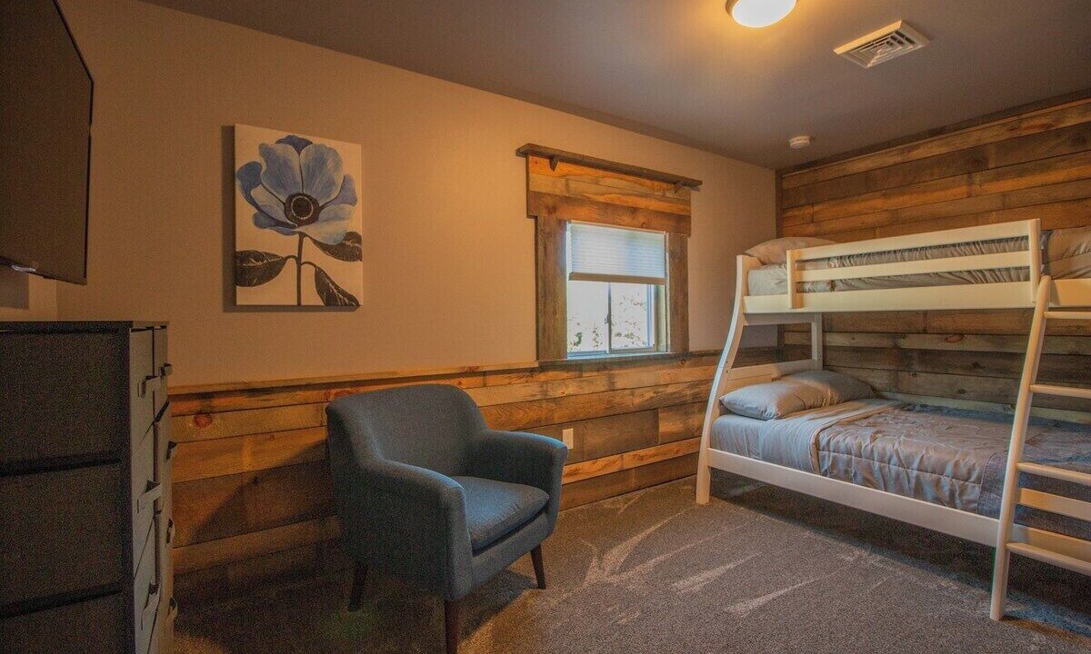 Photo of Bedroom in Beach Lake