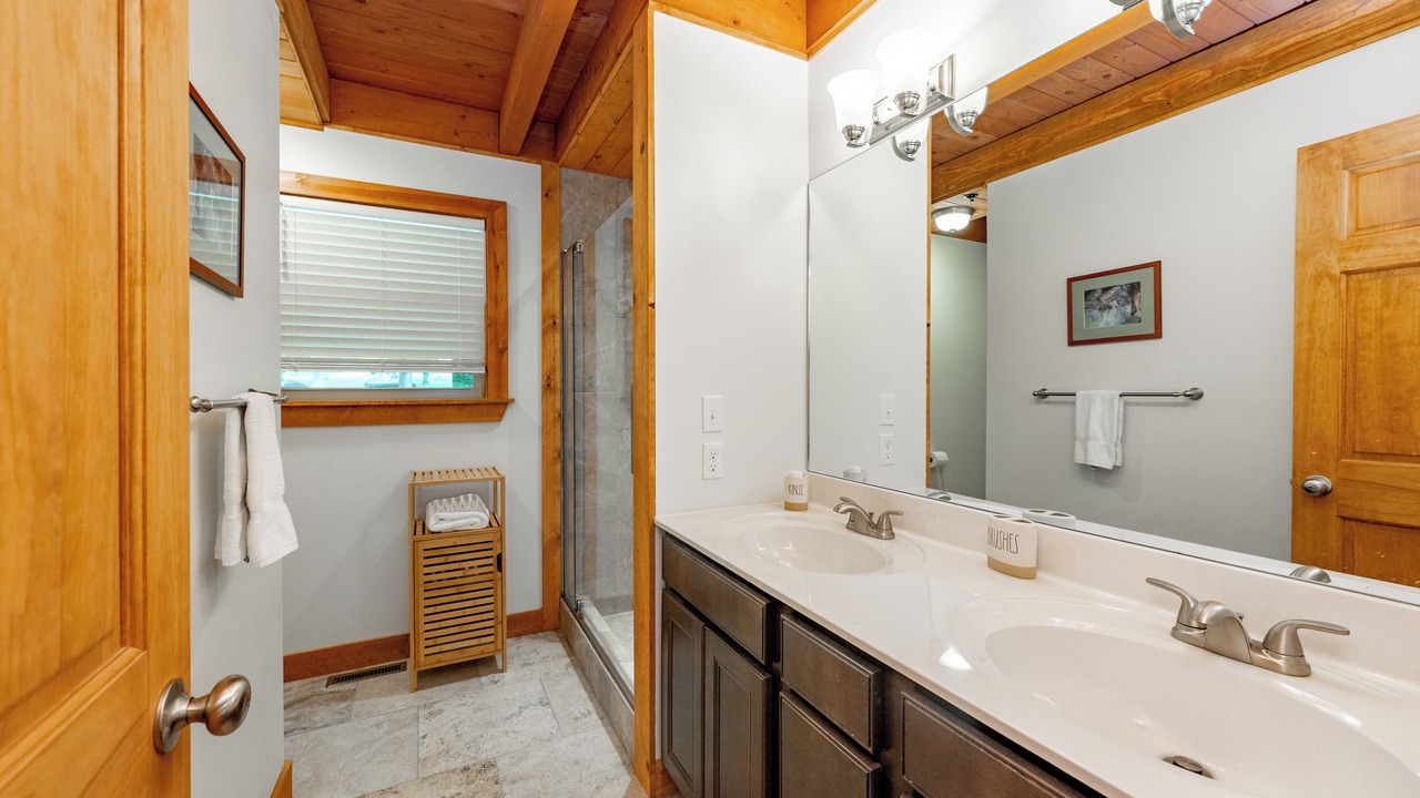 Photo of Bathroom in Waterfront Greens