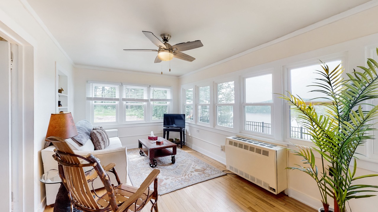 Photo of Livingroom in Queensbury