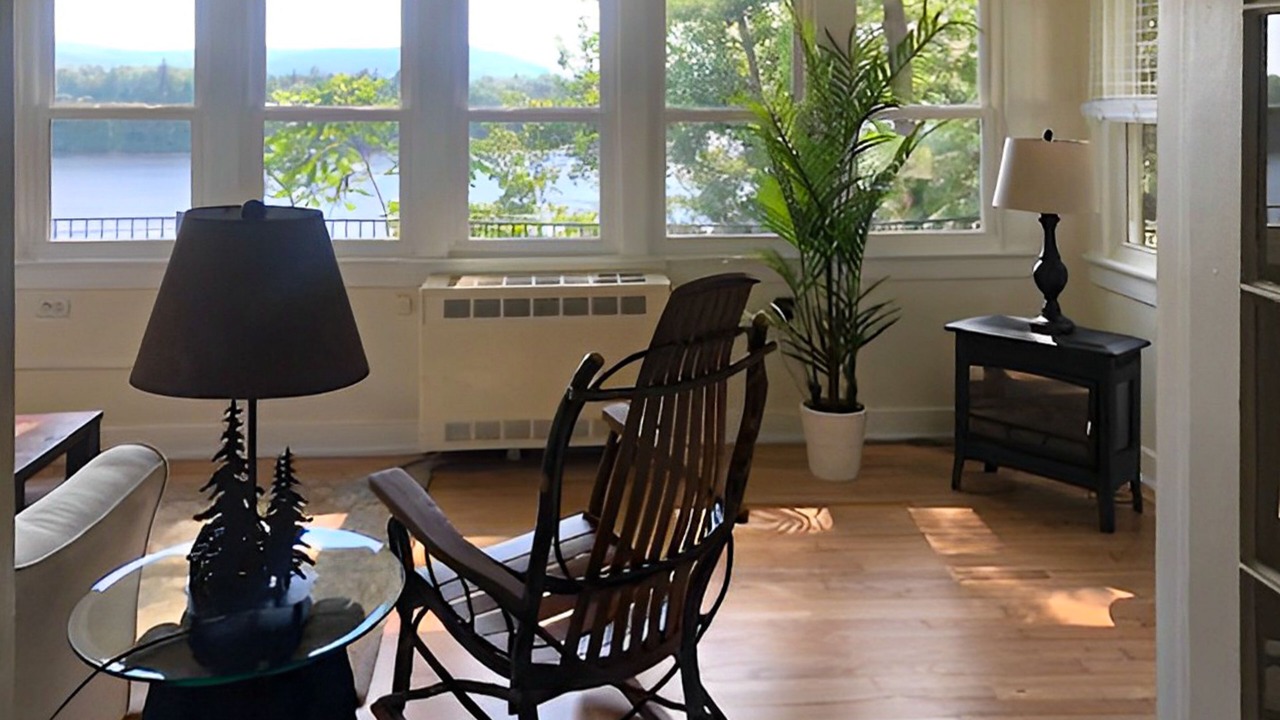 Photo of Livingroom in Queensbury