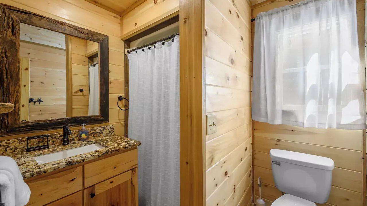Photo of Bathroom in Raccoon Ridge