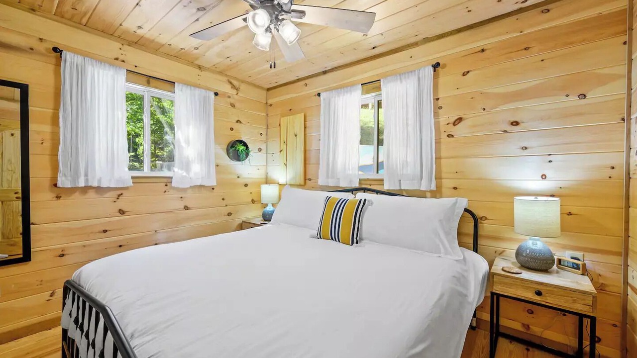 Photo of Bedroom in Raccoon Ridge