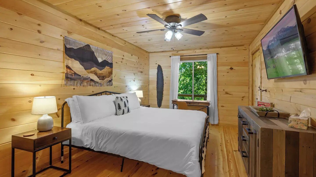 Photo of Bedroom in Raccoon Ridge