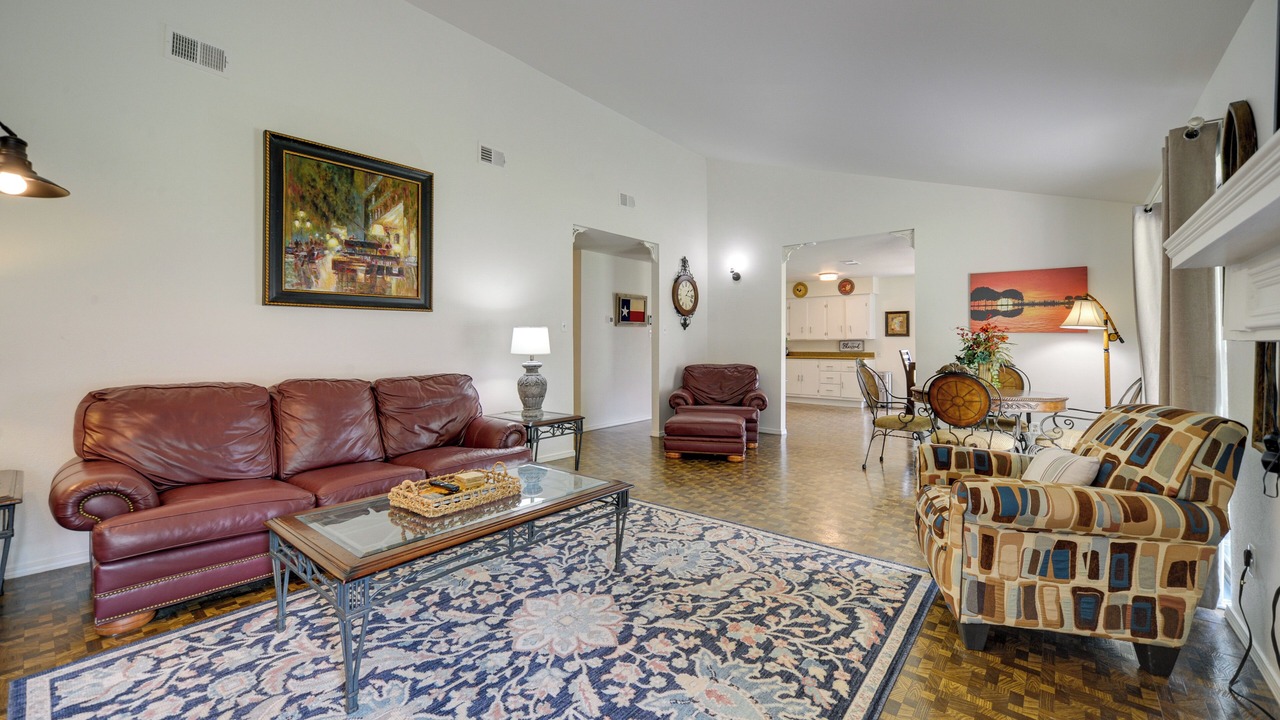 Photo of Livingroom in McQueeney