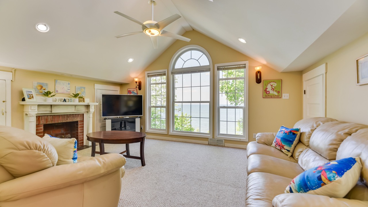 Photo of Livingroom in Lake View