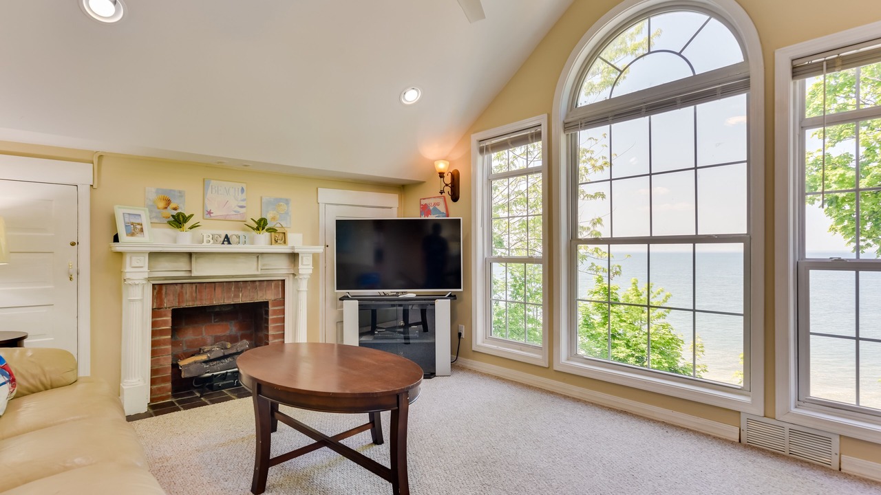 Photo of Livingroom in Lake View