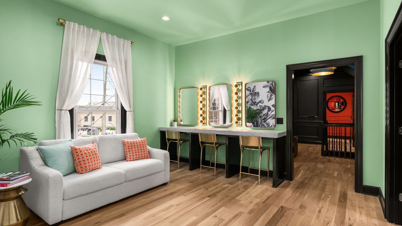 Photo of Livingroom in Music Row