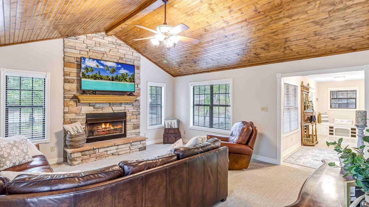 Photo of Livingroom in Holly Lake Ranch