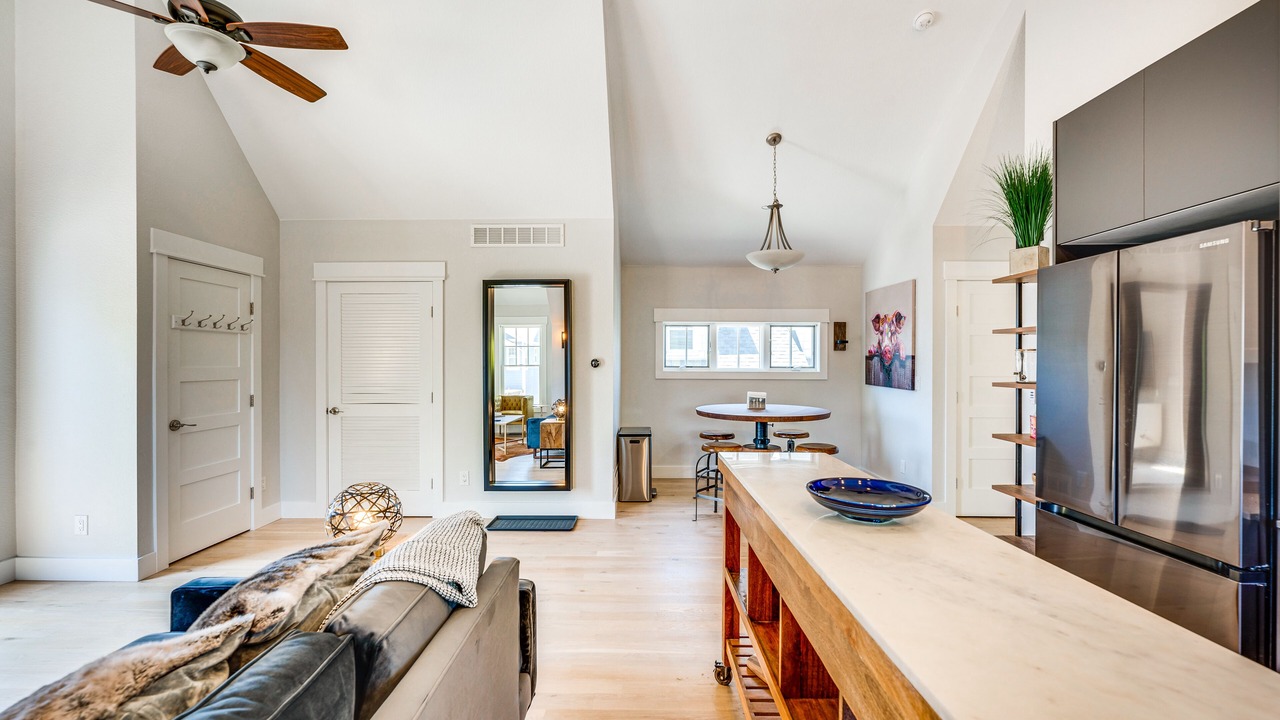 Photo of Livingroom in North Central Westminster
