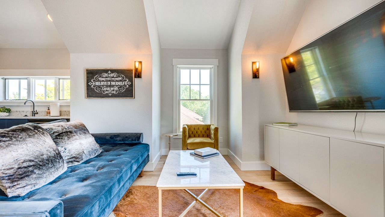 Photo of Livingroom in North Central Westminster