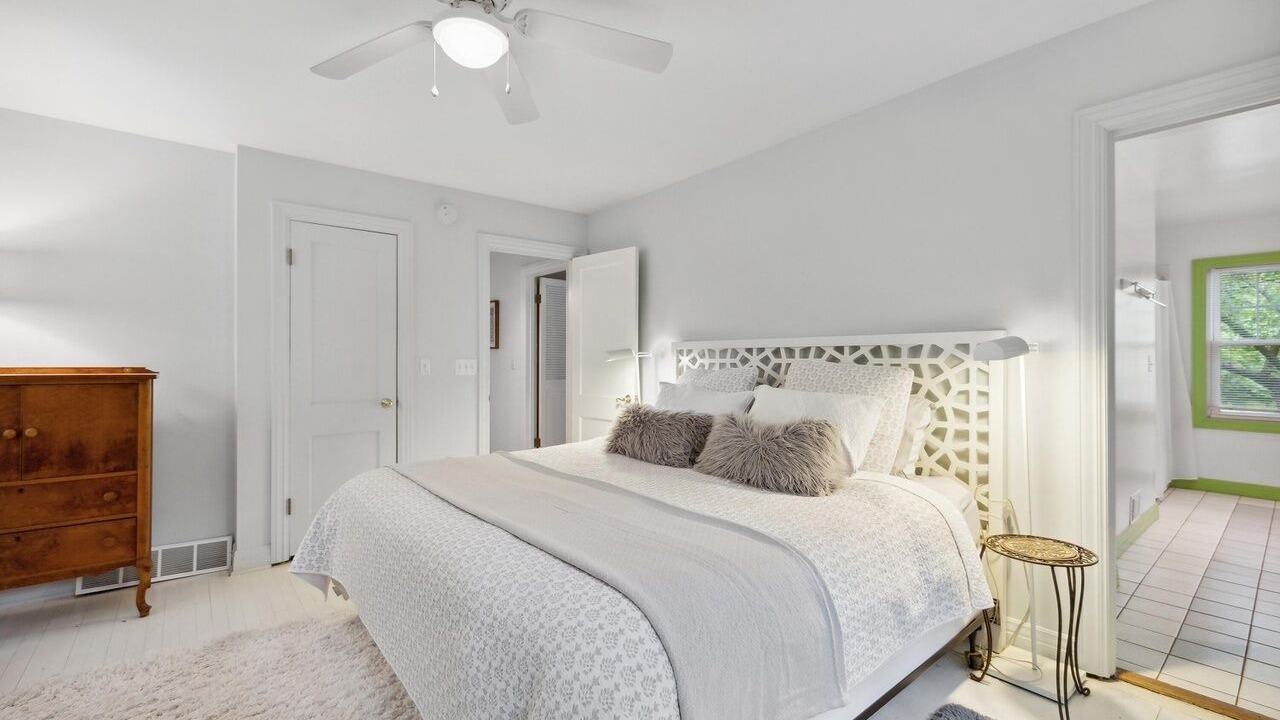 Photo of Bedroom in Lakeside