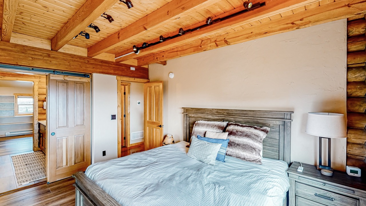 Photo of Bedroom in Warm Springs