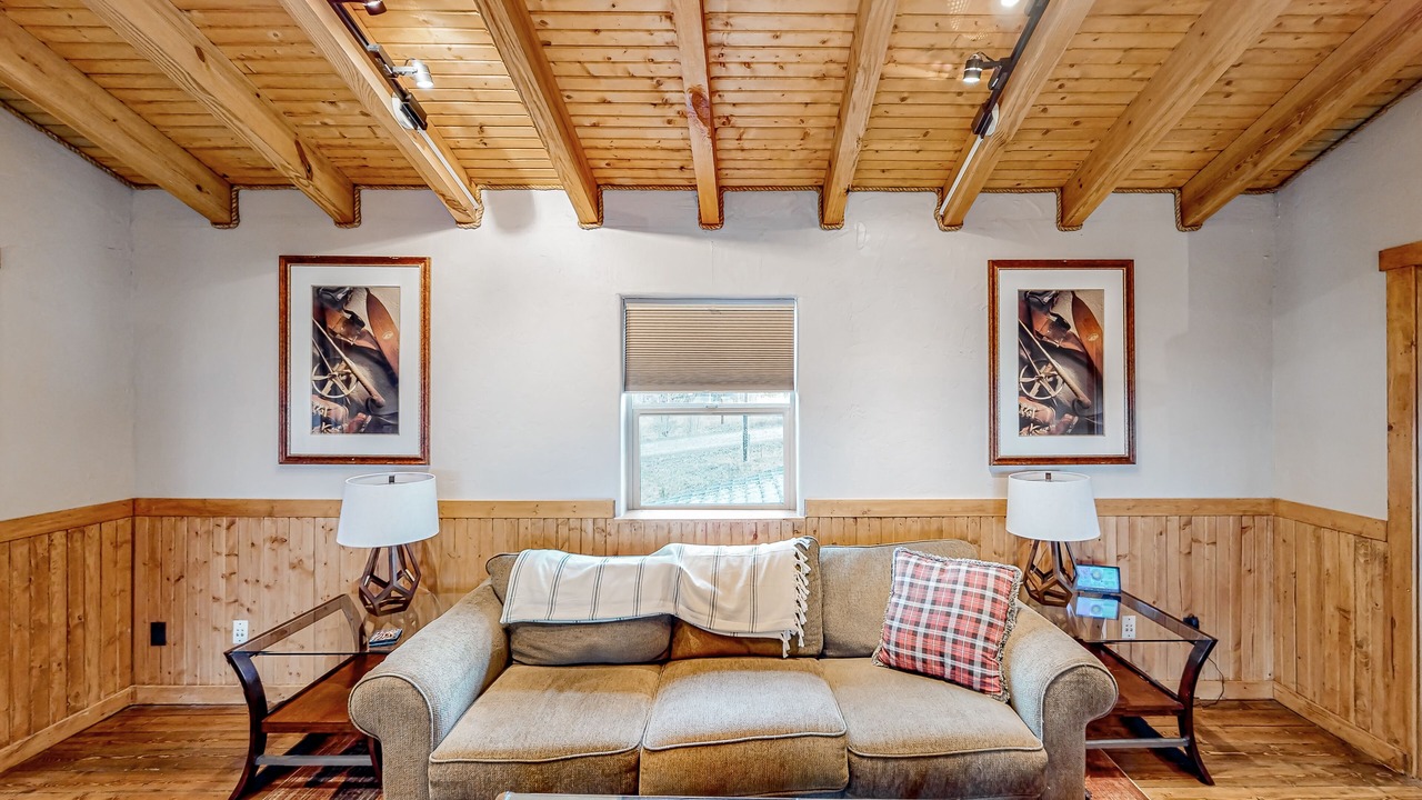 Photo of Livingroom in Warm Springs