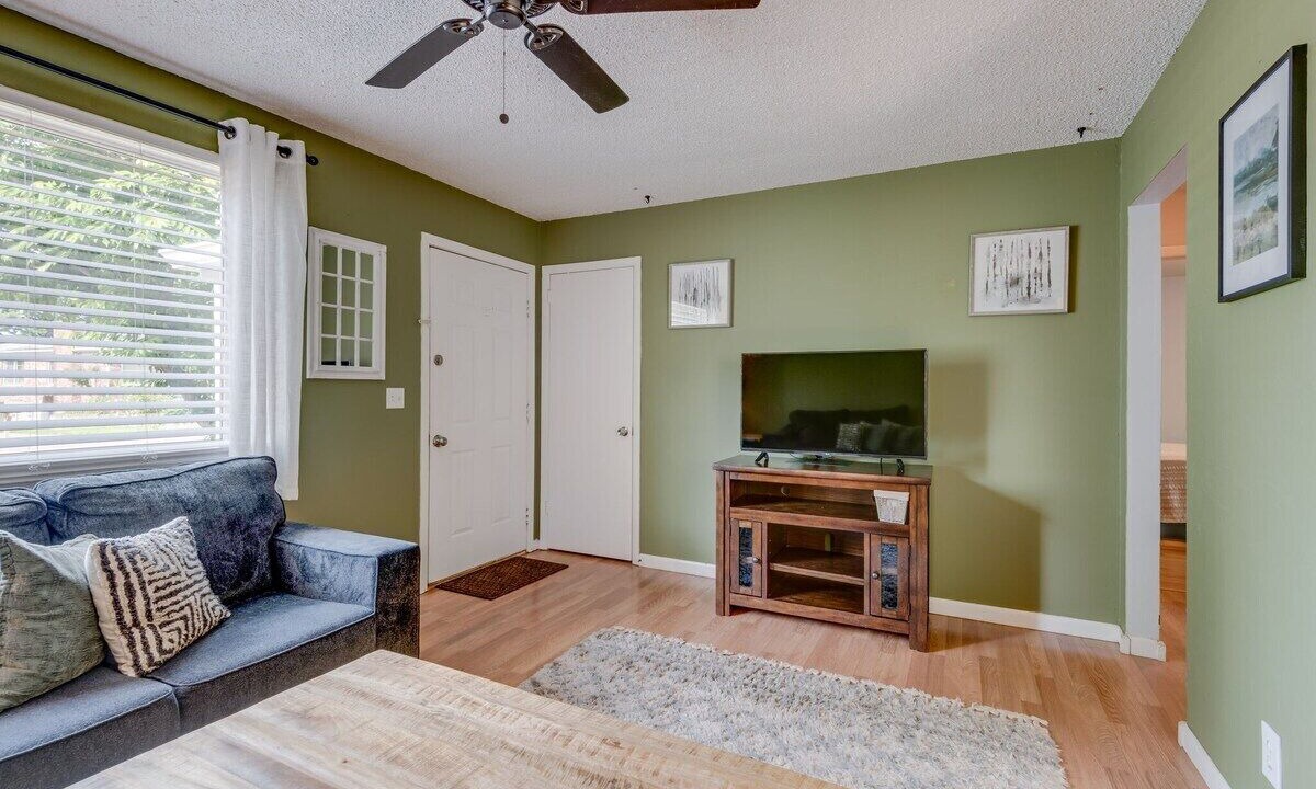 Photo of Livingroom in Inglewood