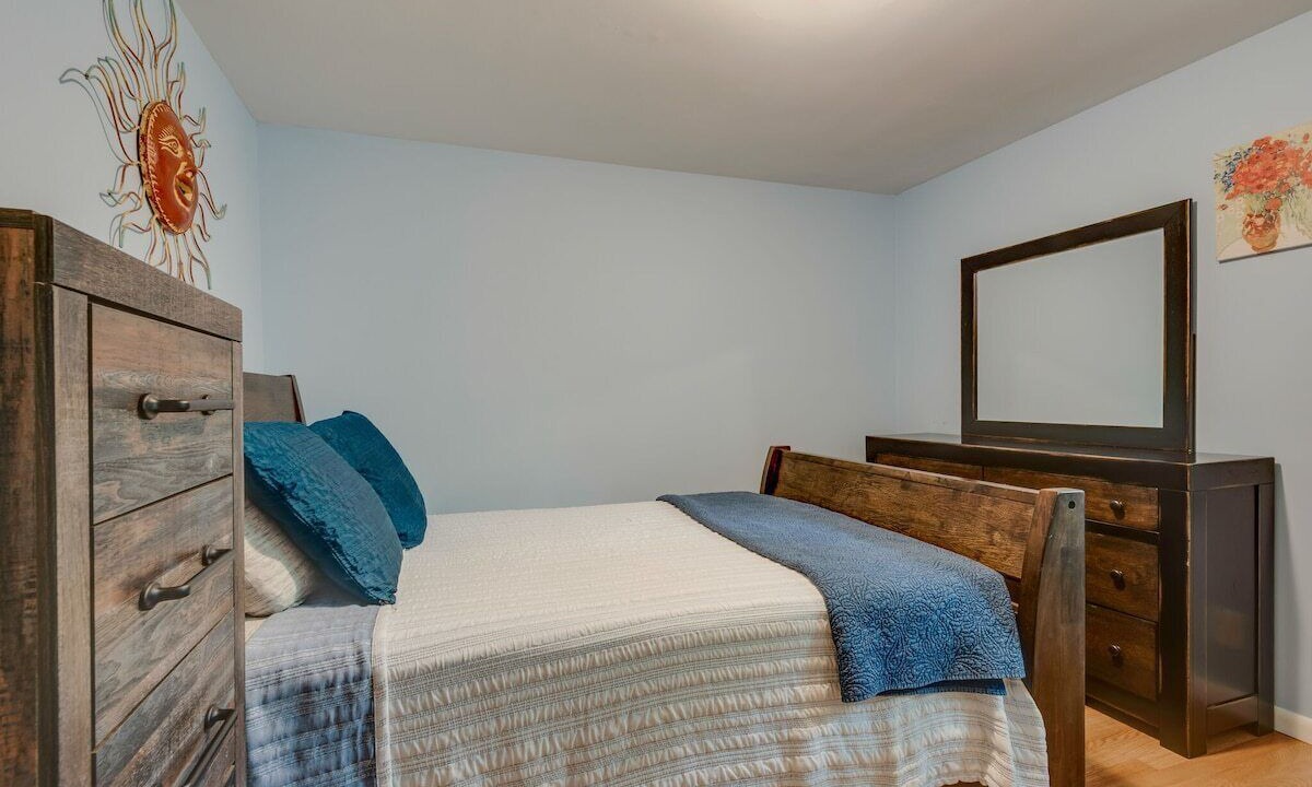 Photo of Bedroom in Inglewood