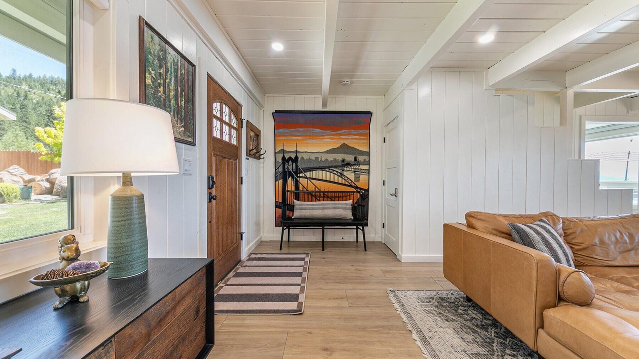 Photo of Livingroom in Brockway