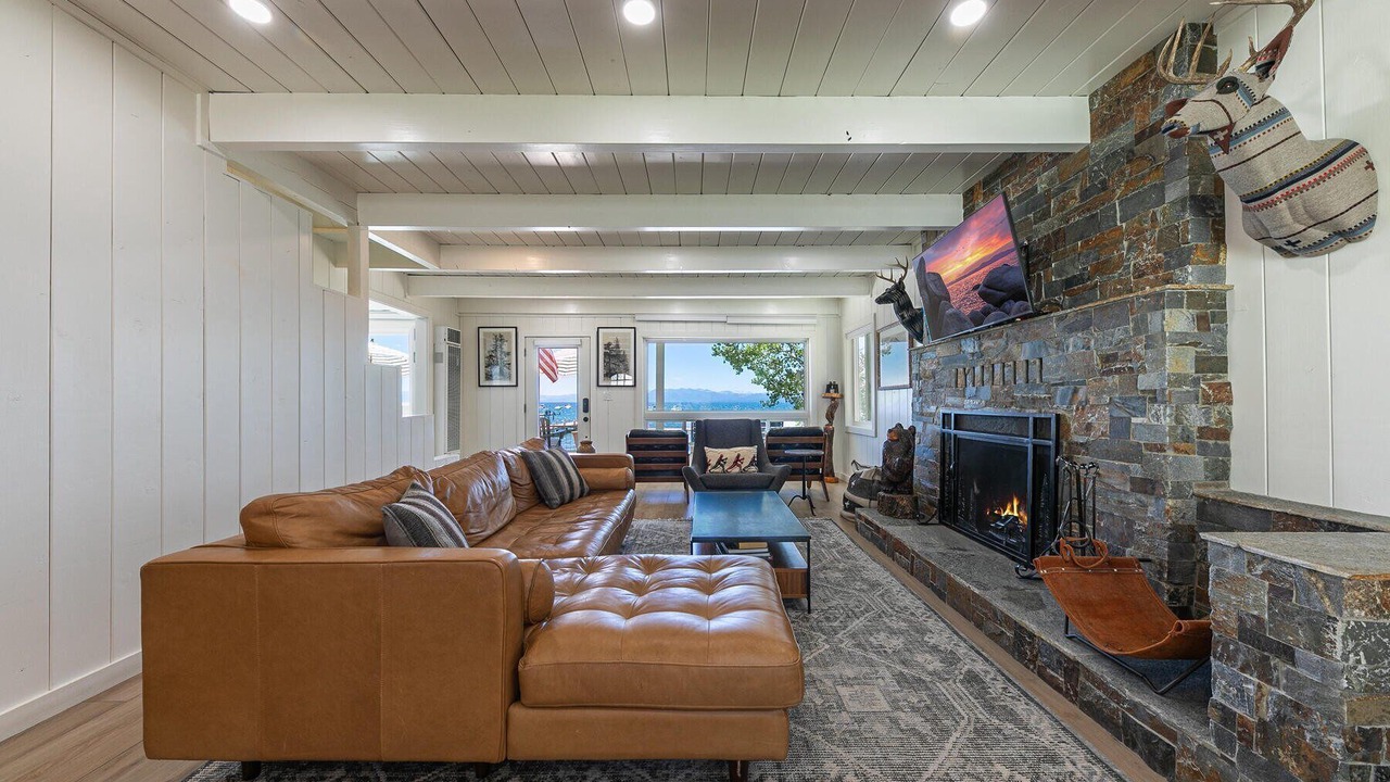 Photo of Livingroom in Brockway