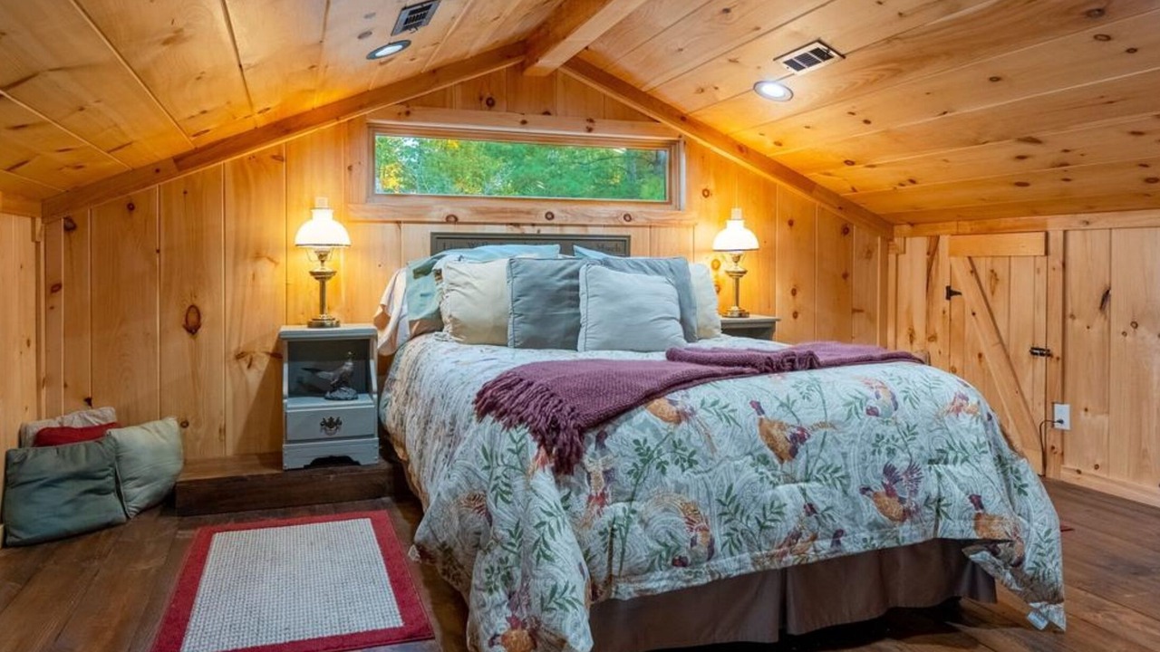 Photo of Bedroom in Springville