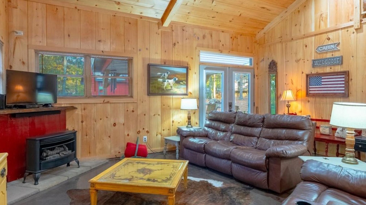 Photo of Livingroom in Springville