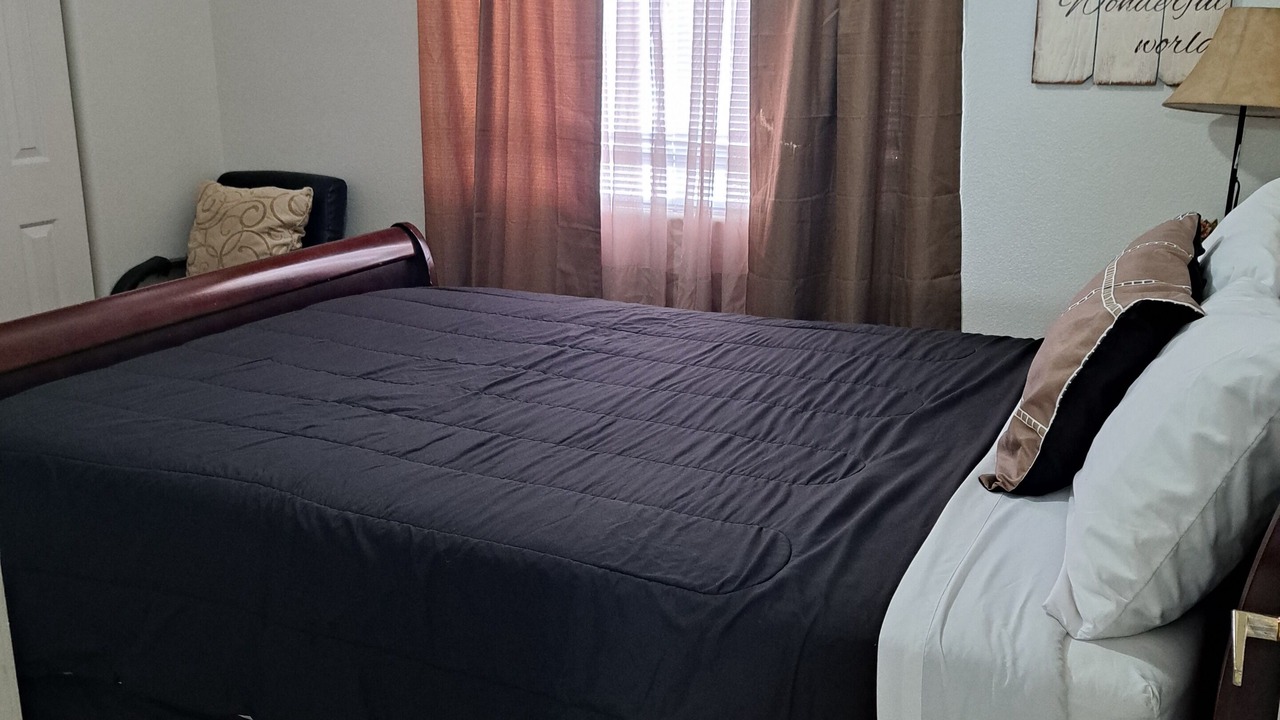 Photo of Bedroom in Desert Shores