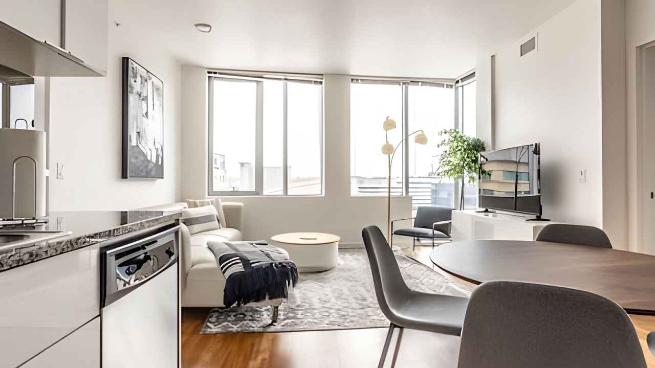 Photo of Livingroom in West Bellevue