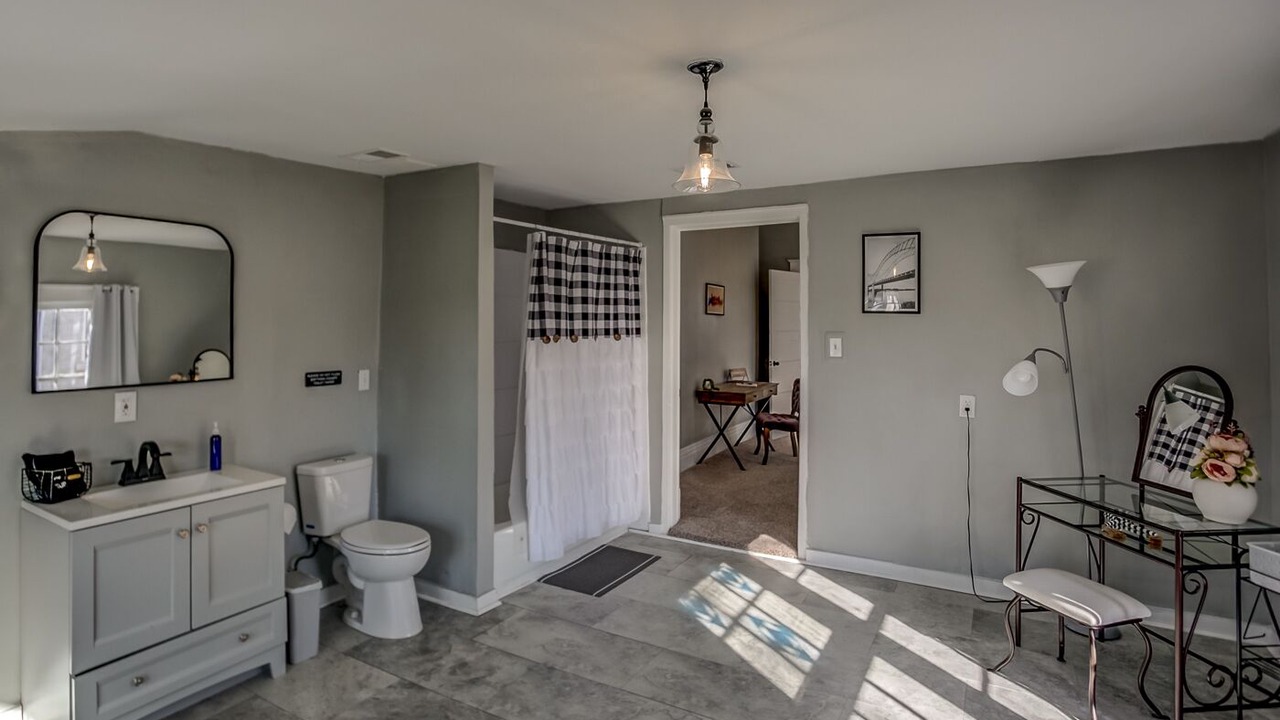 Photo of Bathroom in Medical District