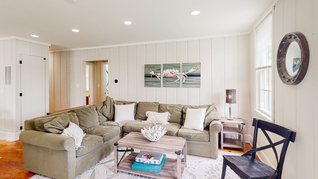 Photo of Livingroom in Edgewater