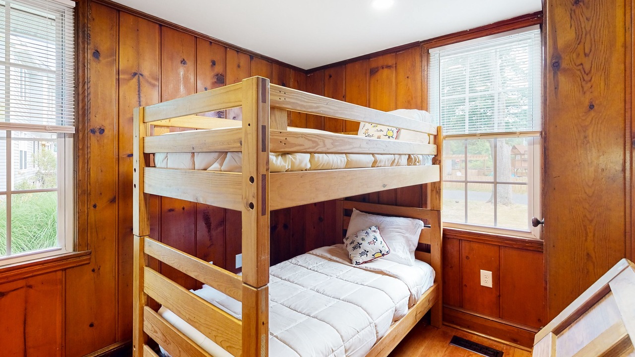 Photo of Bedroom in Edgewater