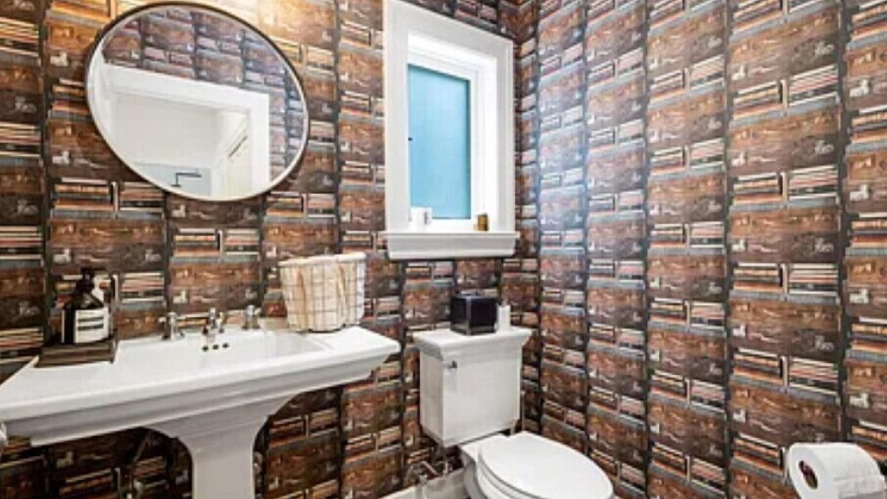 Photo of Bathroom in Greater Wilshire - Hancock Park
