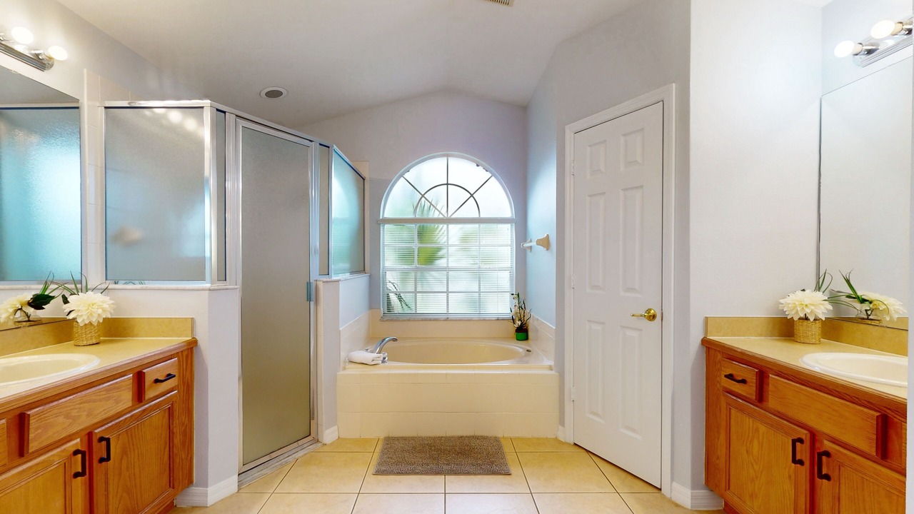 Photo of Bathroom in Orange Tree