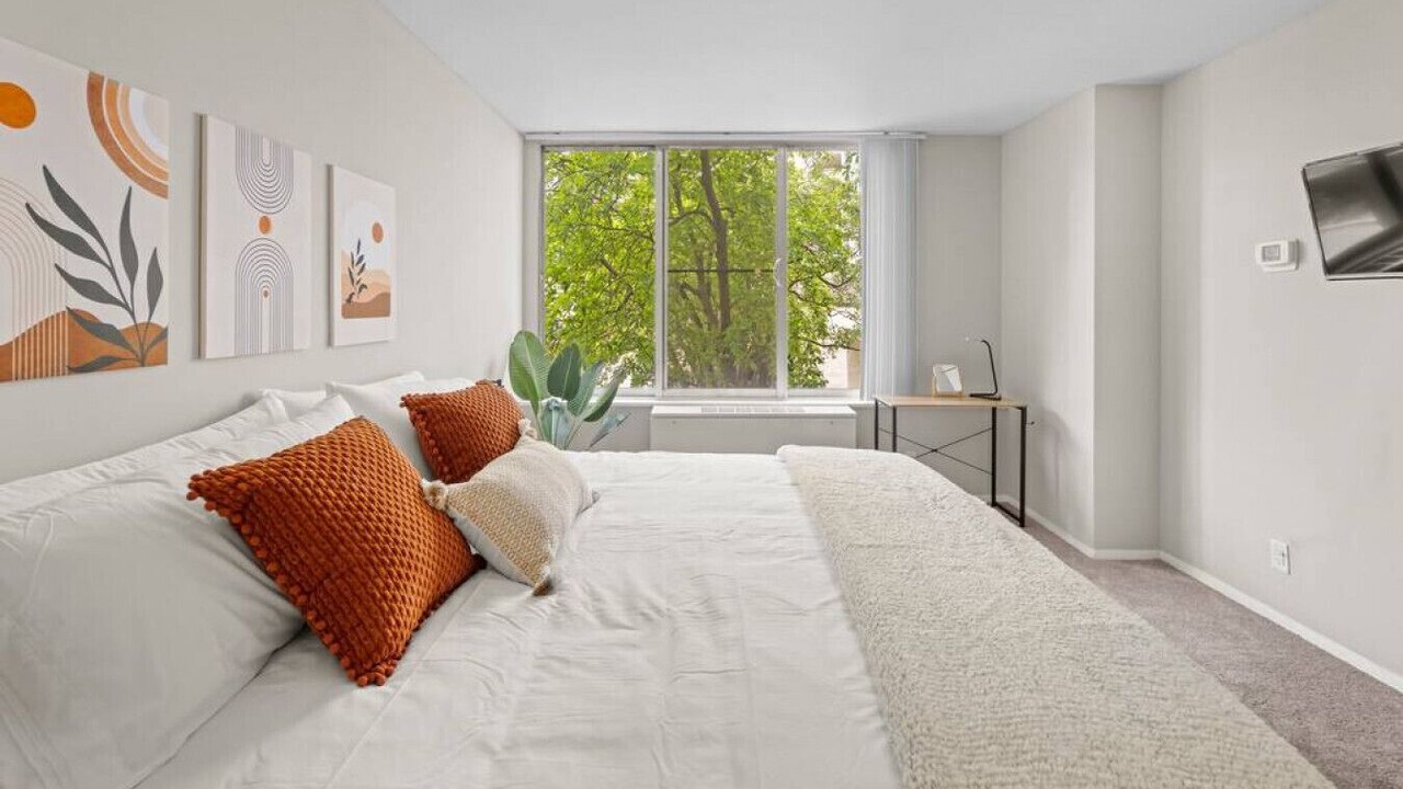 Photo of Bedroom in Crystal City