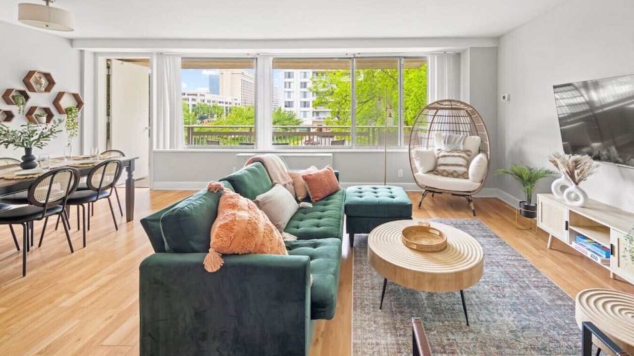 Photo of Livingroom in Crystal City
