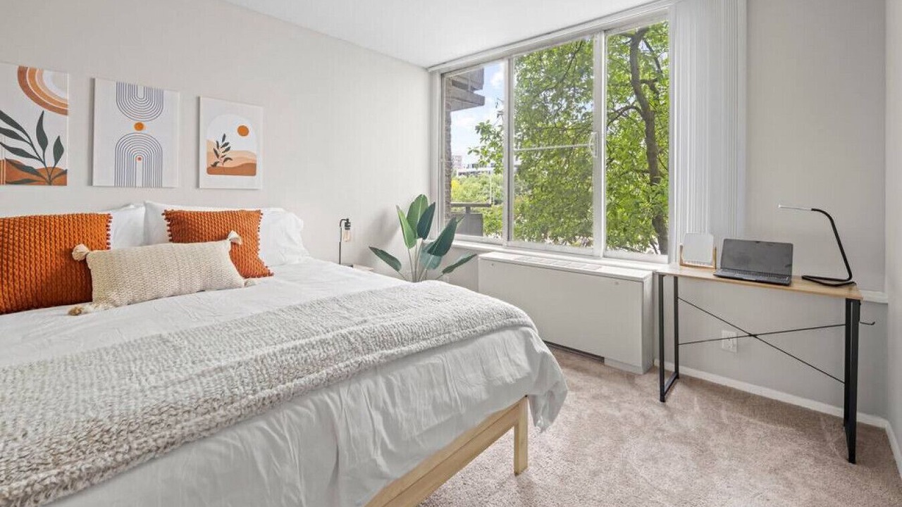 Photo of Bedroom in Crystal City