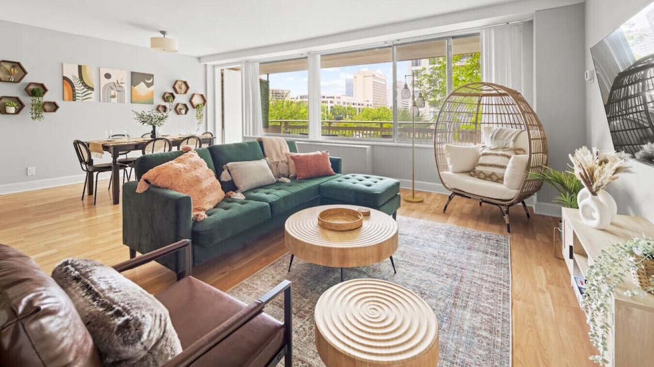 Photo of Livingroom in Crystal City