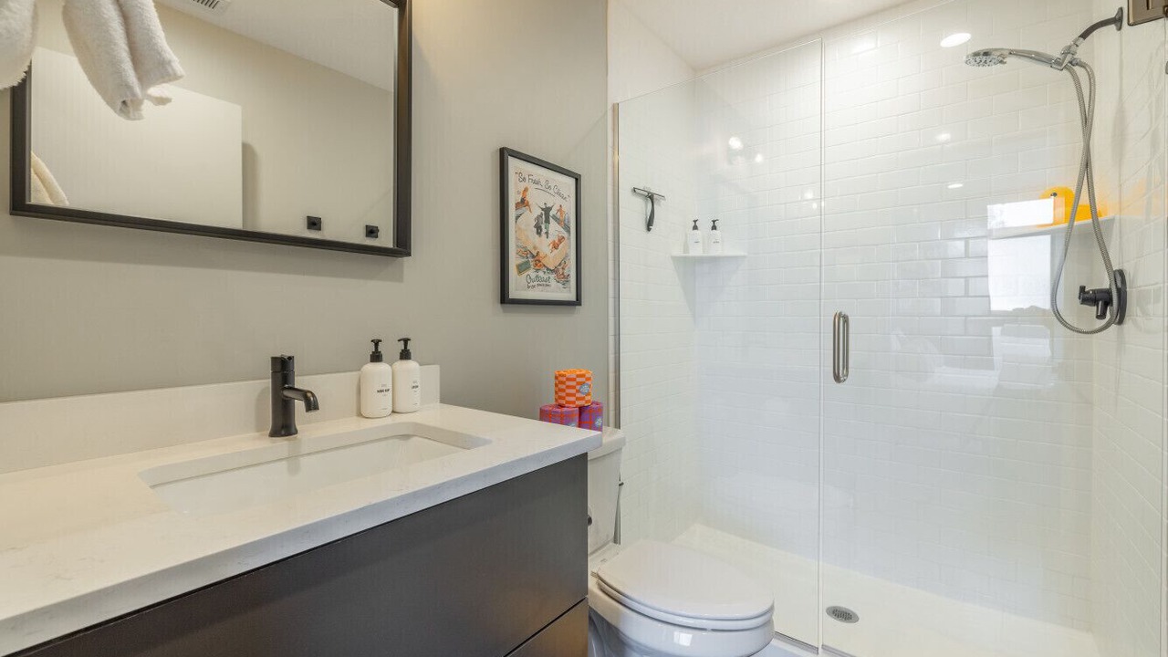 Photo of Bathroom in People's Freeway