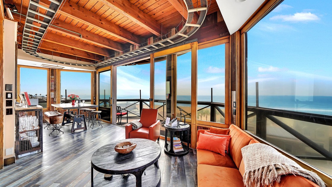 Photo of Livingroom in Seal Beach