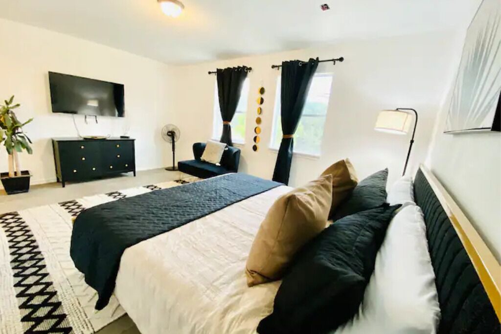 Photo of Bedroom in Canyon Lake