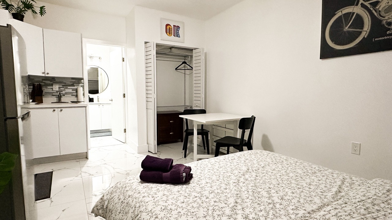 Photo of Bedroom in Ludlam