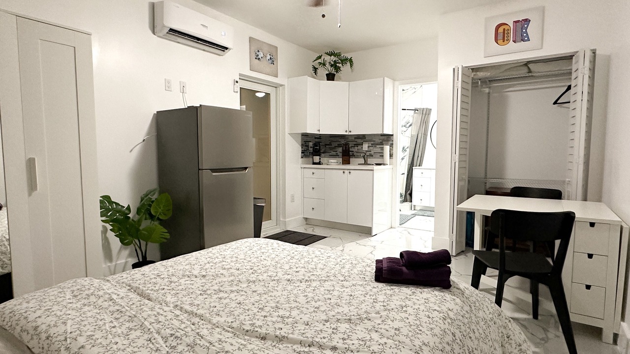 Photo of Bedroom in Ludlam